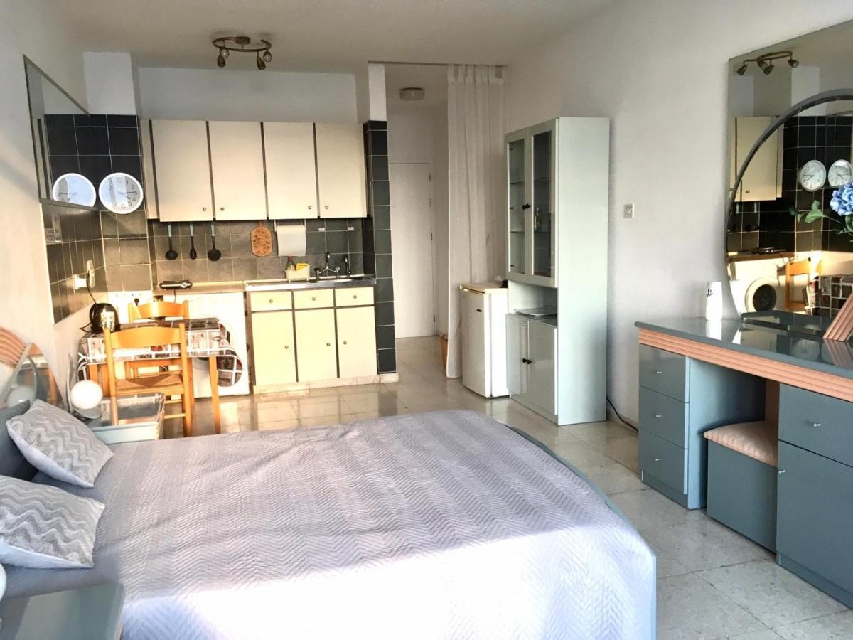 Sunset Seaview Studio Apartment Paphos Exterior photo